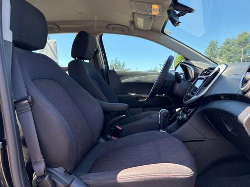 Mosaic Black Metallic 2019 Chevrolet Sonic LT