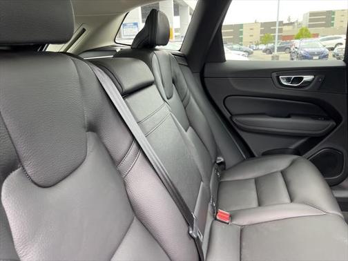 2021 Volvo XC60 T5 Momentum