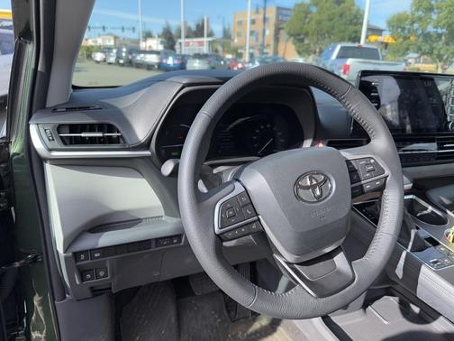 2023 Toyota Sienna XLE 7 Passenger
