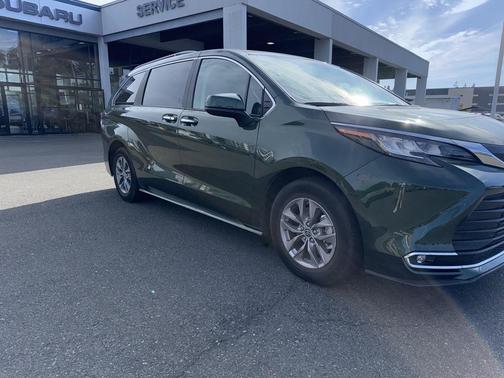 2023 Toyota Sienna XLE 7 Passenger