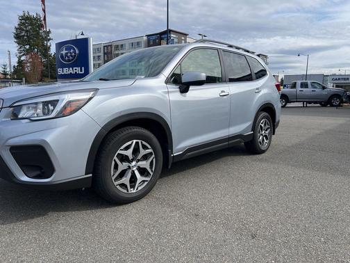 Ice Silver Metallic 2019 Subaru Forester Premium