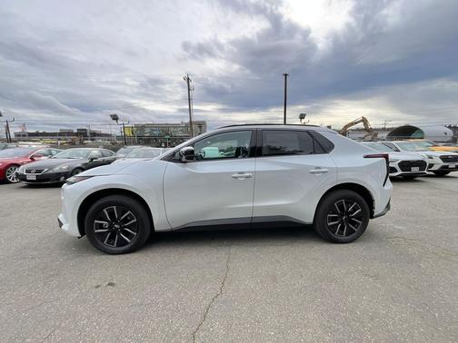 Cosmic White Pearl Paint 2026 Subaru Solterra Premium