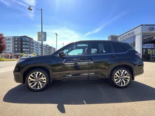 Crystal Black Silica 2025 Subaru Forester Touring