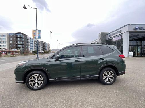 Cascade Green Silica 2023 Subaru Forester Premium