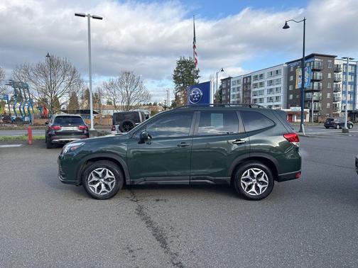 2023 Subaru Forester Premium