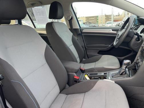 2016 Volkswagen e-Golf SE