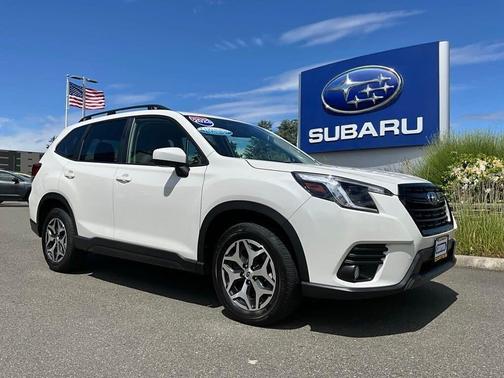 Crystal White Pearl 2023 Subaru Forester Premium