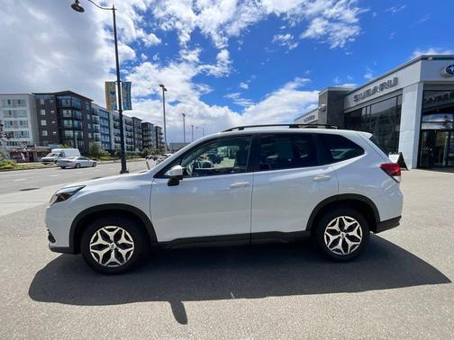 Crystal White Pearl 2023 Subaru Forester Premium