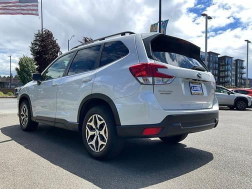 Crystal White Pearl 2023 Subaru Forester Premium