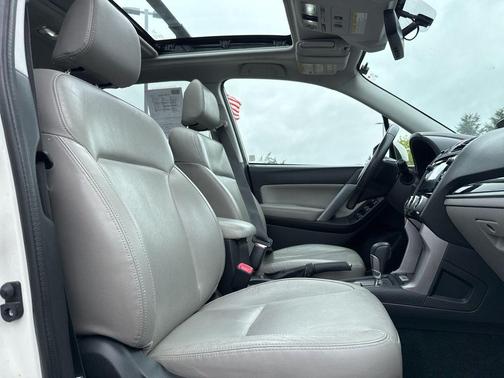 Crystal White Pearl 2018 Subaru Forester 2.5i Limited