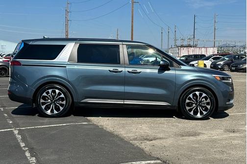 2023 Kia Carnival EX