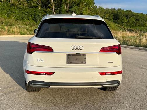 Photo 5 of 32 of 2021 Audi Q5 45 Premium