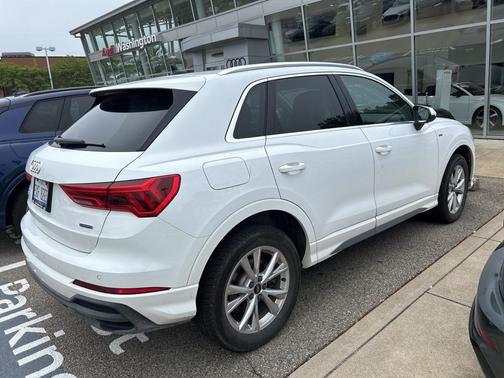 2024 Audi Q3 45 S line Premium