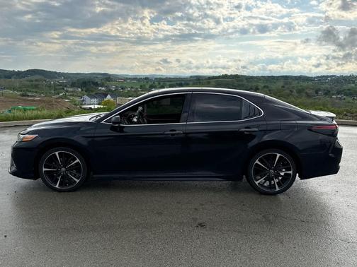 Midnight Black Metallic 2018 Toyota Camry XSE