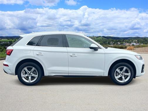 2024 Audi Q5 40 Premium