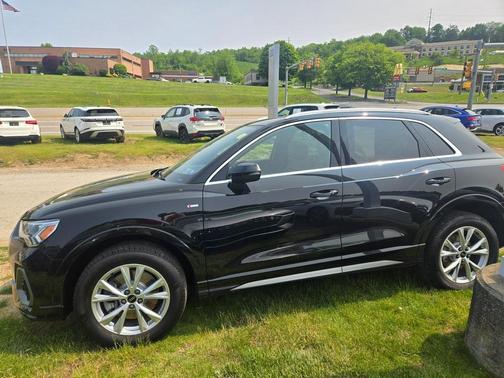 2024 Audi Q3 45 S line Premium