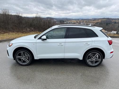 Photo 3 of 32 of 2022 Audi Q5 e 55 S line quattro Premium