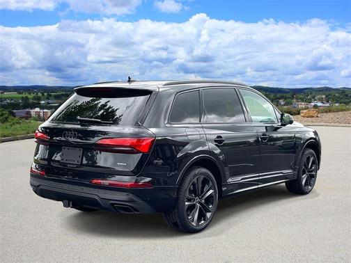 2025 Audi Q7 55 Premium Plus