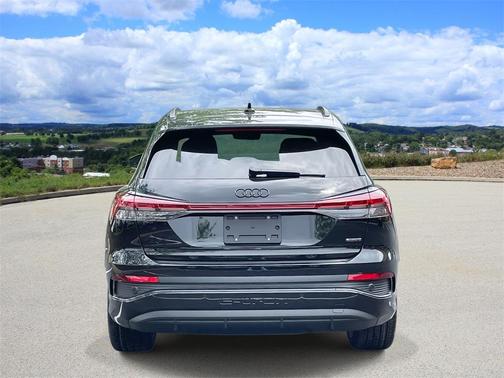 2025 Audi Q4 e-tron 55 quattro Premium