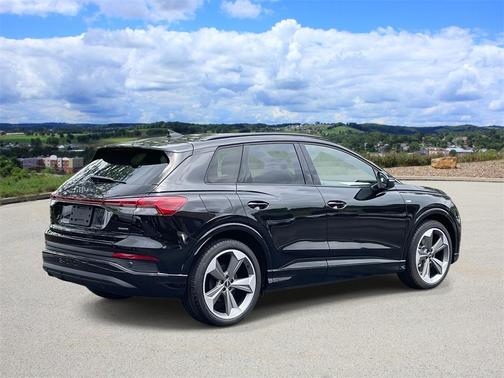 2025 Audi Q4 e-tron 55 quattro Premium