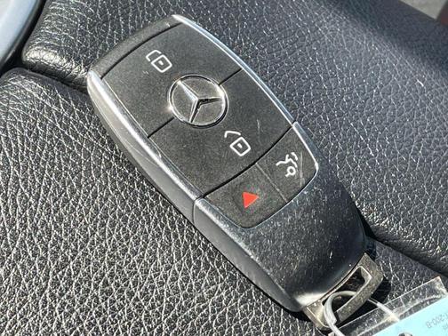 Black 2022 Mercedes-Benz GLC 300 Base 4MATIC