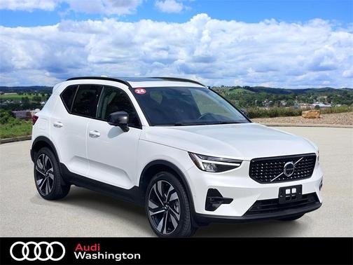2024 Volvo XC40 B5 Plus Dark Theme