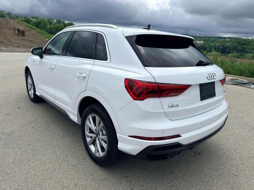 Arkona White 2024 Audi Q3 45 S line Premium