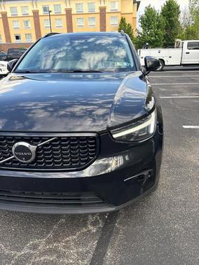Onyx Black Metallic 2024 Volvo XC40 B5 Ultimate Dark Theme