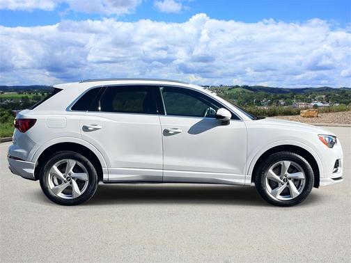 2022 Audi Q3 40 Premium