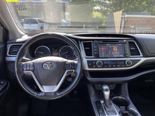 Salsa Red Pearl 2019 Toyota Highlander SE