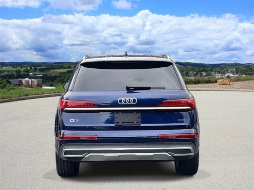 2022 Audi Q7 55 Premium Plus