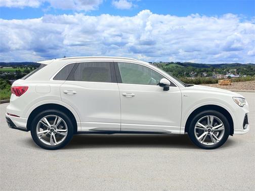 2024 Audi Q3 45 S line Premium