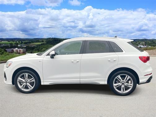 2024 Audi Q3 45 S line Premium