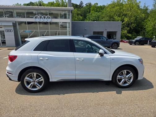 2024 Audi Q3 45 S line Premium