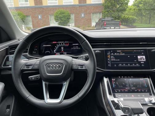 Glacier White Metallic 2023 Audi Q8 55 Premium Plus