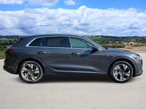 2021 Audi e-tron Premium