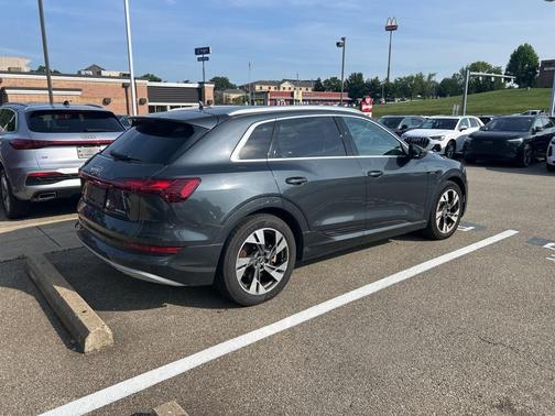2021 Audi e-tron Premium