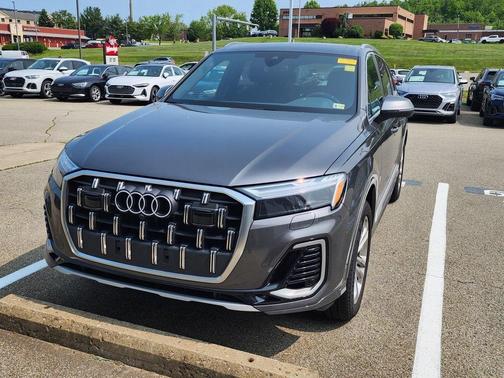 2025 Audi Q7 55 Premium Plus