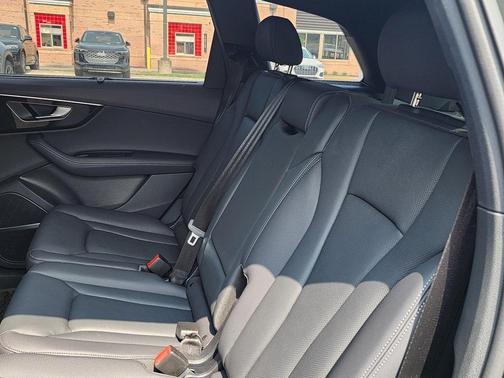 2025 Audi Q7 55 Premium Plus