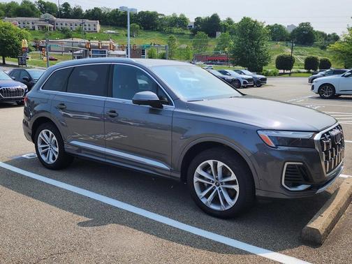 2025 Audi Q7 55 Premium Plus