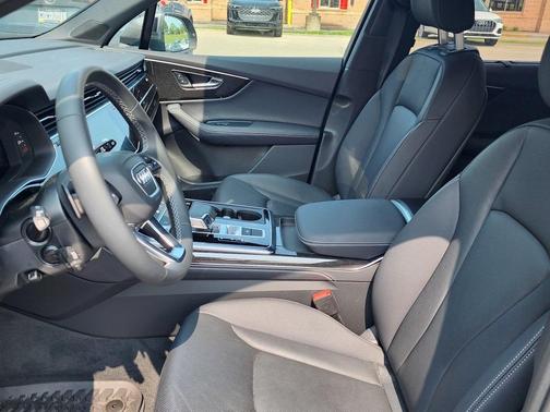 2025 Audi Q7 55 Premium Plus
