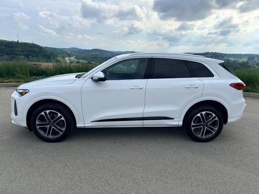 Arkona White 2025 Audi Q5 2.0T quattro Premium