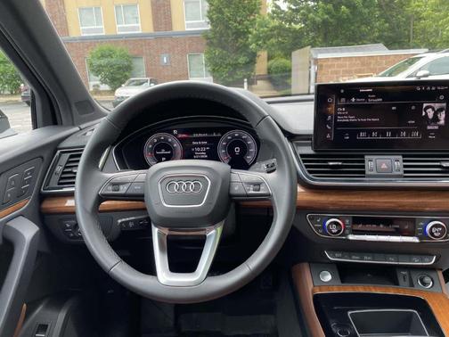Mythos Black Metallic 2023 Audi Q5 45 S line Premium Plus