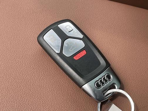 Mythos Black Metallic 2023 Audi Q5 45 S line Premium Plus