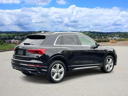 2022 Audi Q3 45 S line Premium