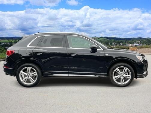 2022 Audi Q3 45 S line Premium