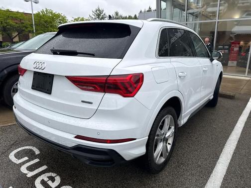 Glacier White Metallic 2023 Audi Q3 45 S line Premium