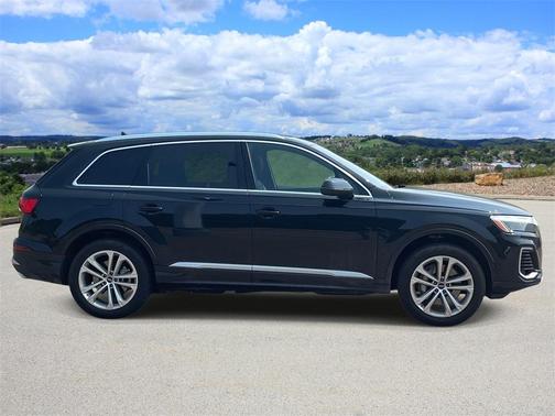 2025 Audi Q7 55 Premium Plus