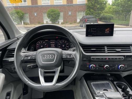 Night Black 2019 Audi Q7 55 Premium Plus