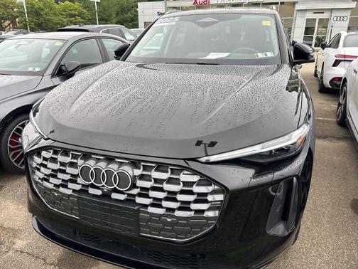 Mythos Black Metallic 2025 Audi Q5 2.0T quattro Premium